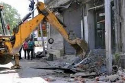 लक्सर नगर पालिका नगर से हटाया अतिक्रमण