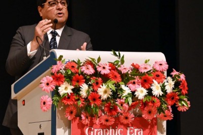 ग्राफिक एरा यूनिवर्सिटी के समारोह में सुनाई नज्म- ये वक्त फिर नहीं आयेगा