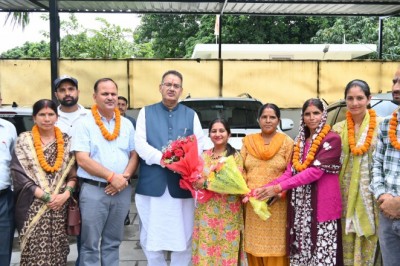 कैबिनेट मंत्री गणेश जोशी से मिले त्रिस्तरीय पंचायत चुनावों में विजयी जनप्रतिनिधि