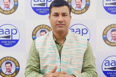 स्थाई राजधानी की मांग को लेकर भरारीसैंण पहुंचे आप नेता को पुलिस ने रोका*