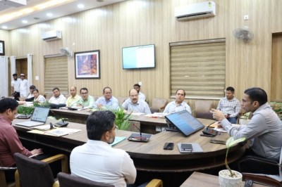 स्कूलों में बच्चे पढ़ेंगे महापुरुषों की जीवनी, बच्चों को पढ़ाई के साथ कौशल विकास की शिक्षा देने का भी किया जा रहा है प्रयास