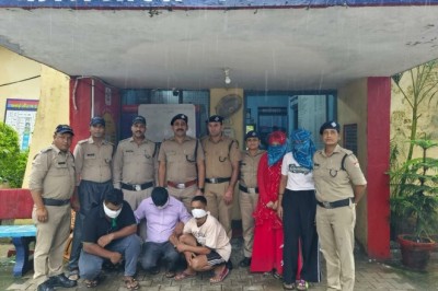 किराये के मकान में चल रहे जिस्म फरोसी के धंधे का दून पुलिस ने किया भंडाफोड़