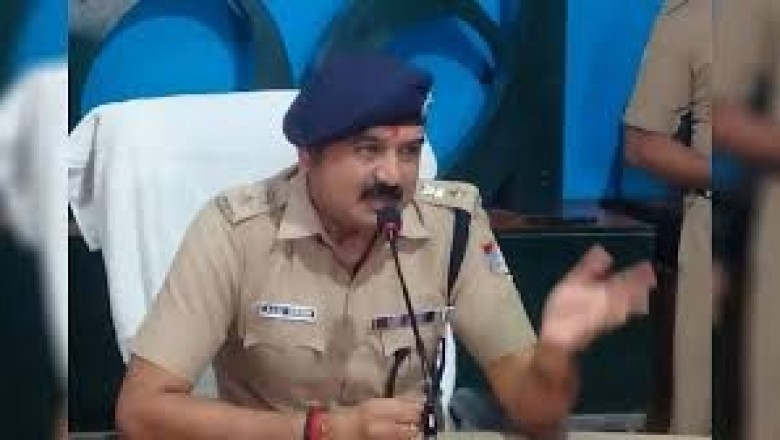 महिला सम्बन्धी शिकायतों की सुनवाई एवं निराकरण हेतु जनपद स्तर पर एवं प्रत्येक थाना स्तर पर महिला हैल्प लाइन/हैल्प डेस्क स्थापित हैं