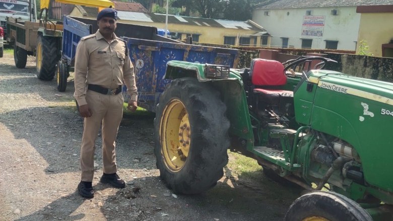 अवैध खनन पर चला दून पुलिस का डंडा