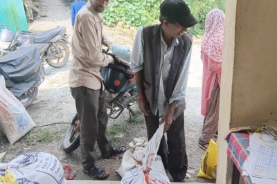 राहतः डीएम के प्रयासों से आपदाग्रस्त सुदूरवर्ती गांव फूलेत, छमरौली व किमाड़ी पहुंचा खाद्यान्न
