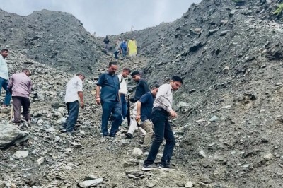 11 जुलाई को डीएम ने किया था आपदाग्रस्त क्षेत्र बटोली का निरीक्षण; आपदा राहत और रिलीफ कार्यों की डीएम स्वयं कर रहे हैं मॉनिटरिंग