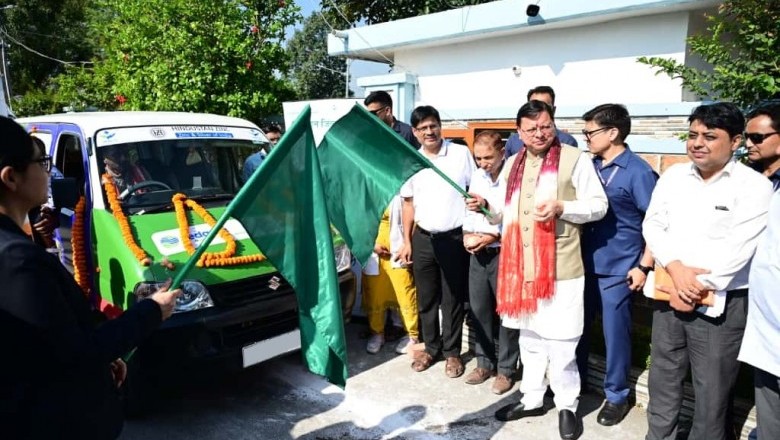 मुख्यमंत्री श्री पुष्कर सिंह धामी ने 09 मोबाइल मेडिकल यूनिट (एम्बुलेंस) को हरी झंडी दिखाकर किया रवाना