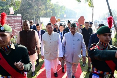 मुख्यमंत्री श्री पुष्कर सिंह धामी ने  स्व. जनरल बिपिन रावत की प्रतिमा पर पुष्पचक्र अर्पित कर दी श्रद्धांजलि