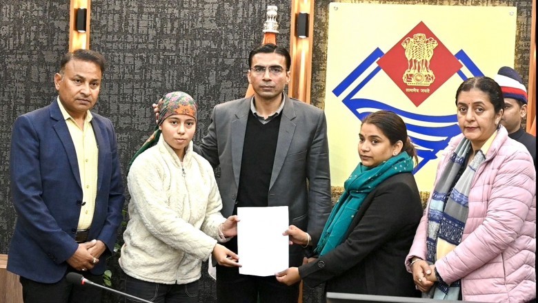 परिस्थितियों के थपेड़ों में भी शिक्षा की ‘स्पार्क’ जलाए रख रहीं होनहार बेटियों का भविष्य संवारने में जुटे डीएम सविन