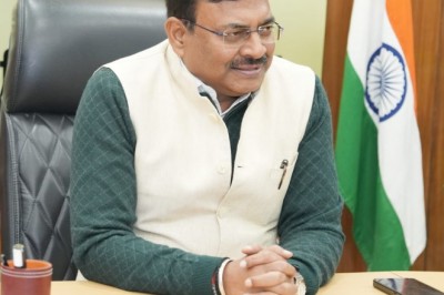 मुख्य सचिव श्री आनन्द बर्द्धन की अध्यक्षता में उच्चाधिकारियों के साथ हुई बैठक