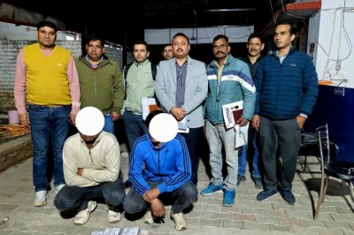 परीक्षा में पास कराने का प्रलोभन देकर प्रत्येक अभ्यर्थियो से की थी 10  लाख रू0 की मांग।