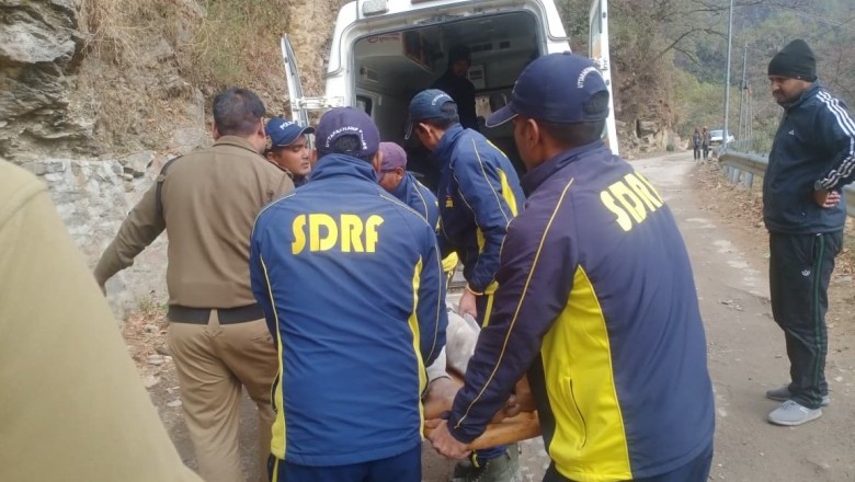 SDRF टीम ने घायल व्यक्ति को खाई से सुरक्षित निकालकर प्राथमिक उपचार दिया