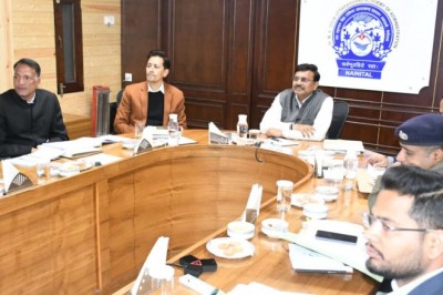 निर्माणाधीन परियोजनाओं को समय पर पूरा करें विभाग ताकि निर्माण कार्यों में लागत न बढ़े-मुख्य सचिव