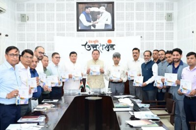 मुख्यमंत्री श्री पुष्कर सिंह धामी ने ‘सौर जागरूकता स्मारिका पुस्तिका’ का किया विमोचन