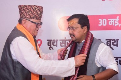 नबीन टपकेश्वर कॉलोनी गढ़ी कैंट के बूथ संख्या 140 पहुंचे