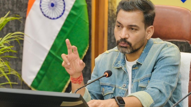 जिलाधिकारी ने जलभराव संभावित क्षेत्रों में त्वरित प्रतिक्रिया दल (क्यूआरटी) की नियमित निगरानी सुनिश्चित करने के निर्देश दिए