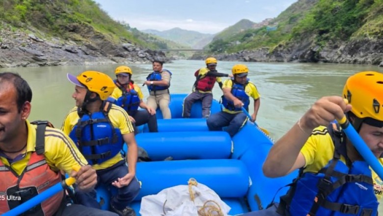 देवप्रयाग में वाहन नदी में गिरने की घटना पर SDRF द्वारा सघन रेस्क्यू अभियान जारी