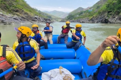 देवप्रयाग में वाहन नदी में गिरने की घटना पर SDRF द्वारा सघन रेस्क्यू अभियान जारी