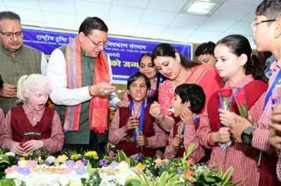 दिव्यांग बच्चों के बीच अपना जन्म दिवस मनाने पहुंचे मुख्यमंत्री श्री पुष्कर सिंह धामी