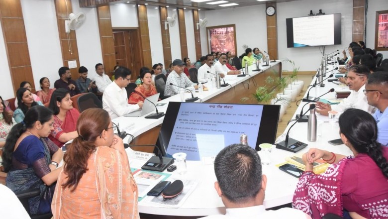 रेखा आर्या ने की समीक्षा बैठक, दिए दिशा निर्देश