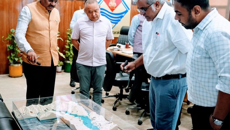 टिहरी झील को ग्लोबल डेस्टिनेषन के रूप में विकसित करने को लेकर मुख्य सचिव ने ली बैठक
