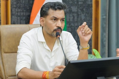 बारिश से क्षतिग्रस्त सड़कों को लेकर प्रशासन सख्त